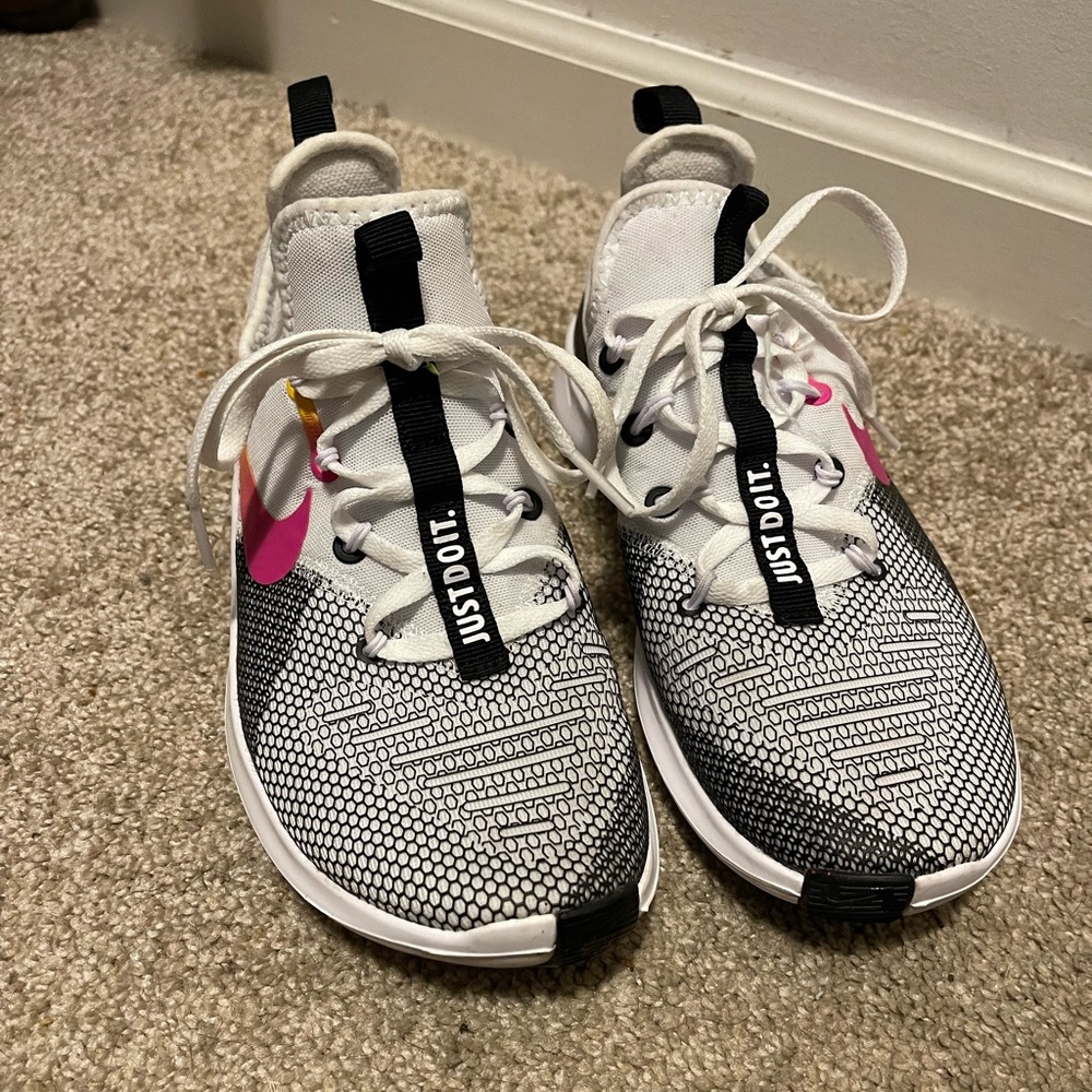 Nike Free TR 8 Training Size 6 Womens Black White Fuchsia 942888-008